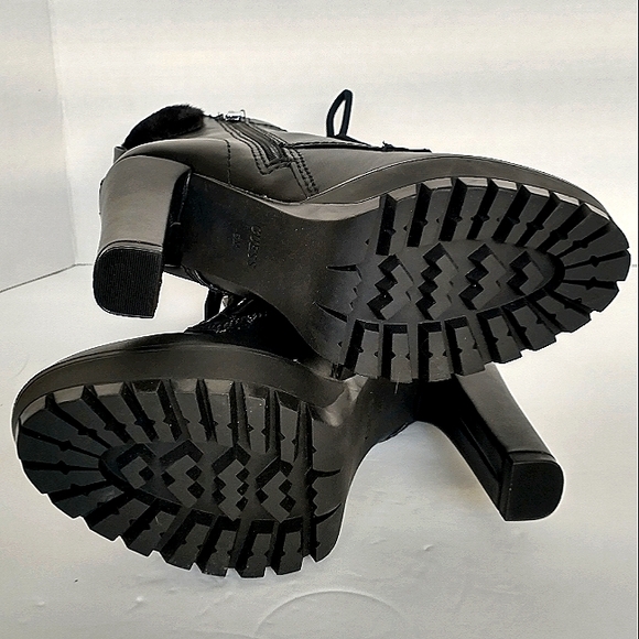 New w/Box Guess Tetian Faux Fur Trimmed Lug Sole Dress Booties Size 6 - Picture 10 of 10